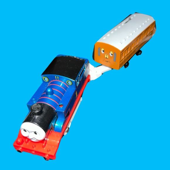 2005 Thomas & Friends Steam Along Trackmaster Thomas Engine & Annie Car - Picture 3 of 6